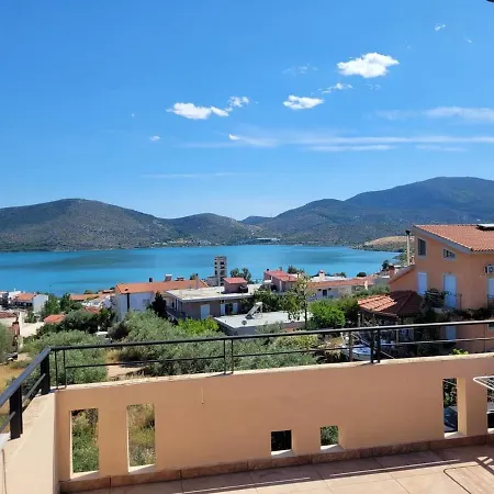 Lovely House With Amazing Views בית נופש Chalkís