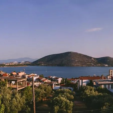 Lovely House With Amazing Views בית נופש Chalkís