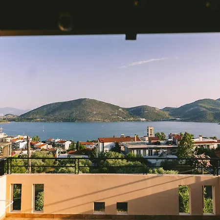 Lovely House With Amazing Views בית נופש Chalkís
