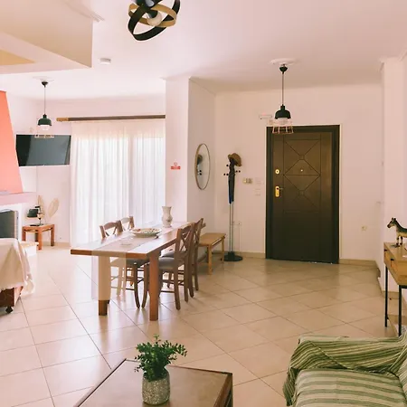 בית נופש Lovely House With Amazing Views Chalkís